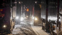 Kemacetan dan antrean truk terjadi di Grunberg imbas salju tebal. Tak hanya Jerman, beberapa negara di Skandinavia juga mengalami hal serupa yang membuat transportasi terganggu.