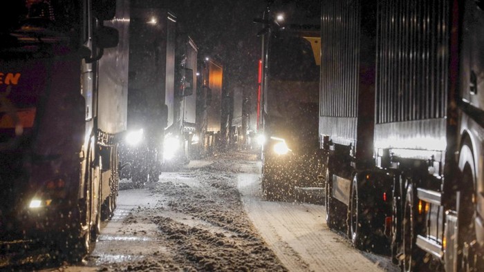 Salju Lebat di Jerman Sempat Bikin Transportasi Lumpuh Salju Lebat di Jerman Sempat Bikin Transportasi Lumpuh