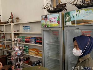 Toko Kelontong di Surabaya Disegel Satpol PP gegara Ngeyel Jual Miras
