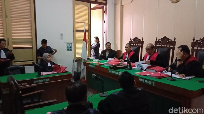 Sidang perdana dengan terdakwa Hanisah alias Nisa binti Abdullah. (Foto: Farid Siregar).
