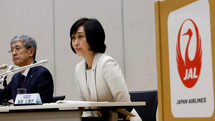 Sosok Mitsuko Tottori, Pramugari yang Jadi Presiden Maskapai Japan Airlines' new president Mitsuko Tottori attends a press conference in Tokyo,Β JapanΒ January 17, 2024. REUTERS/KimΒ Kyung-Hoon