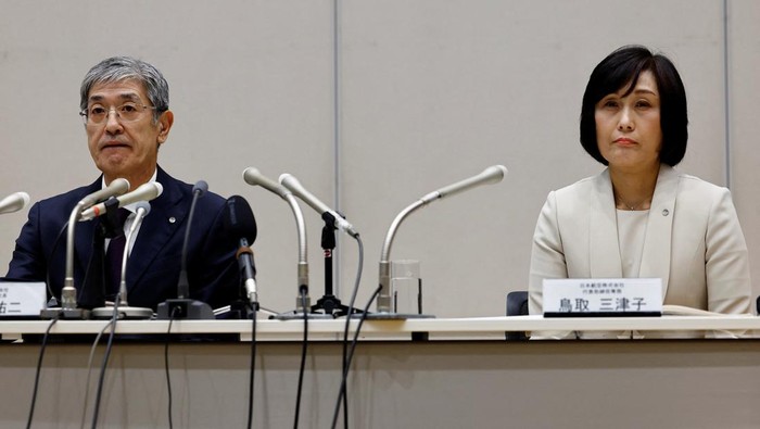 Sosok Mitsuko Tottori, Pramugari yang Jadi Presiden Maskapai Japan Airlines' new president Mitsuko Tottori attends a press conference in Tokyo,Β JapanΒ January 17, 2024. REUTERS/KimΒ Kyung-Hoon