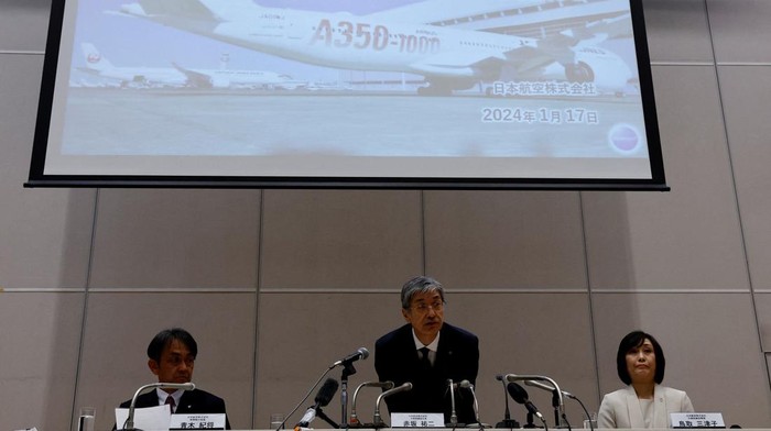Sosok Mitsuko Tottori, Pramugari yang Jadi Presiden Maskapai Japan Airlines' new president Mitsuko Tottori attends a press conference in Tokyo,Β JapanΒ January 17, 2024. REUTERS/KimΒ Kyung-Hoon
