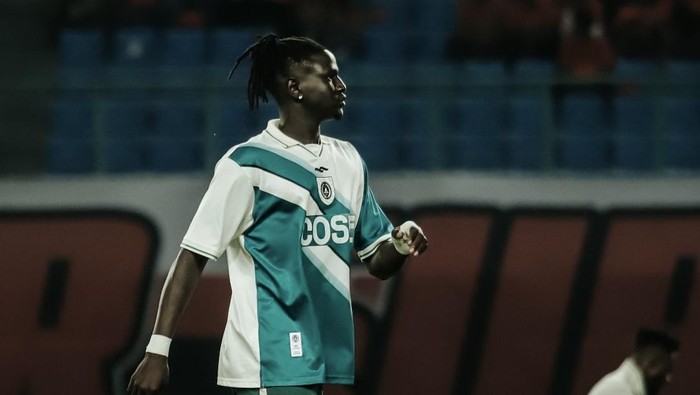 Striker PSS Sleman, Ajak Riak.