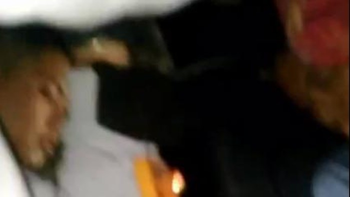 Suasana di dalam bus rombongan SMAN 1 Sidoarjo yang kecelakan di Tol Ngawi.