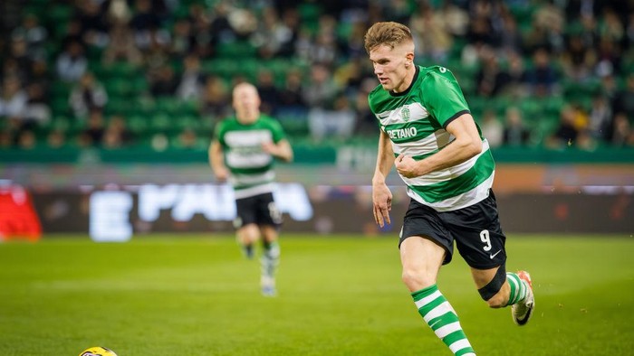 LISBON, PORTUGAL - 2024/01/05: Viktor Gyokeres of Sporting CP in action during the Liga Portugal Betclic match between Sporting CP and Estoril Praia at Estadio Jose Alvalade. (Final score: Sporting CP 5 - 1 Estoril Praia). (Photo by Henrique Casinhas/SOPA Images/LightRocket via Getty Images)