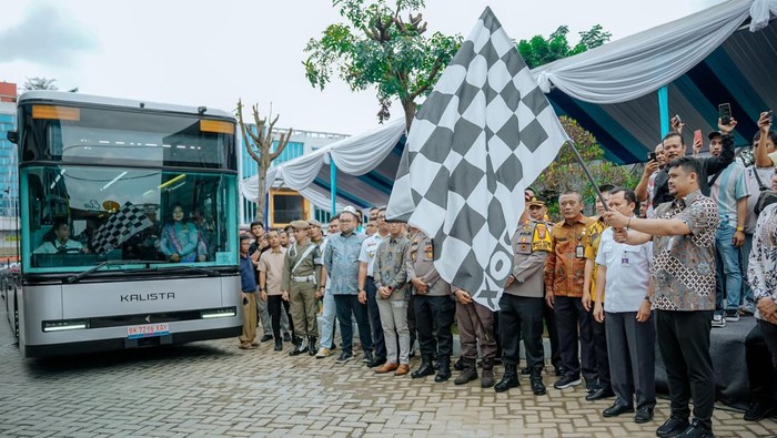 Wali Kota Medan Bobby Nasution saat meluncurkan bus listrik pada 4 Januari 2024. (Dok. Pemkot Medan)