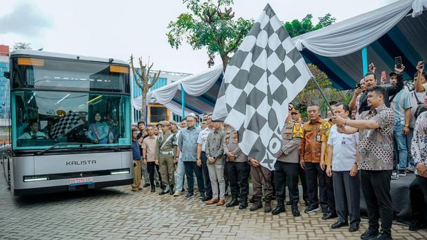 Wali Kota Medan Bobby Nasution saat meluncurkan bus listrik pada 4 Januari 2024. (Dok. Pemkot Medan)