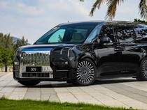 Segini Harga Mobil China Rival Alphard yang Ditiban Truk Molen Cuma Lecet