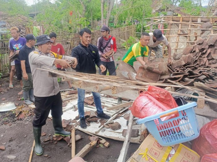 angin kencang di bondowoso merusak 190 rumah dan fasum