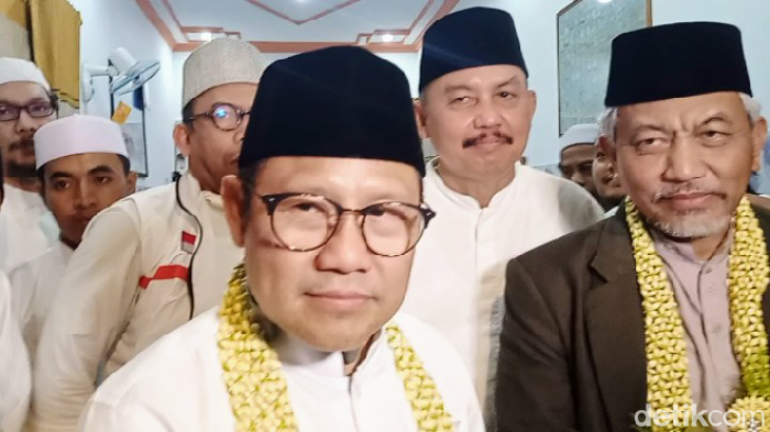 Calon wakil presiden (cawapres) Muhaimin Iskandar (Cak Imin) mengunjungi salah Ponpes Daarut Tauhid, Desa Kedungsari, Kecamatan Purworejo, Kabupaten Purworejo, Kamis (18/1/2024) malam.