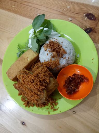 Ayam goreng di Gading Serpong