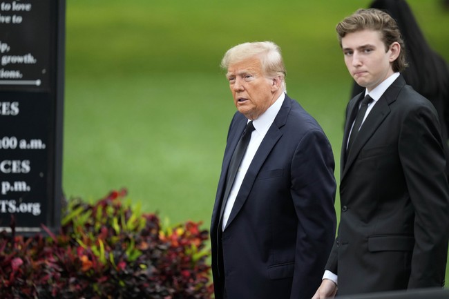 Barron William Trump demikian nama lengkapnya merupakan anak satu-satunya Donald Trump dan Melania Trump. Sedangkan untuk Donald Trump sendiri, Barron merupakan anak kelima. Foto: AP/Rebecca Blackwell