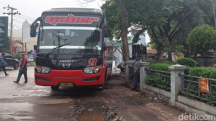 Bus pantura di Cirebon.