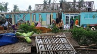 Sebanyak 202 rumah rusak usai diterjang angin kencang. 