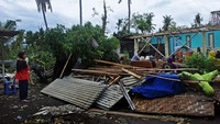 Ratusan rumah yang rusak itu berada dua desa, yaitu Walidono dan Cangkring.