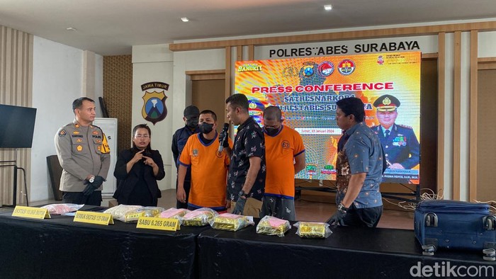 Dua tersangka pengedar narkoba senilai Rp 9 miliar di Surabaya