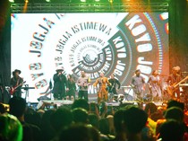 Momen Ambyar Kapolri Nyanyi dan Joget Bareng Warga Jogja