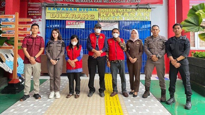 Eks Kadinkes Enrekang, Sutrisno dijebloskan ke Lapas Kelas IIB Enrekang atas kasus korupsi penyelewengan gaji honorer Dinkes Rp 391 Juta.