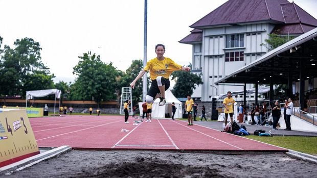 Solo lagi menggelar Kejuaraan Nasional Atletik tingkat SMA pekan ini. Ada sekitar 288 pelajar bersaing jadi yang terbaik.
