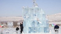 Ini adalah Festival Salju dan Es Internasional Mazaalai. Acara perdana ini dimulai pada tanggal 14 Januari, berlangsung hingga 28 Januari di Sky Resort, resor golf dan ski di pinggiran Ulaanbaatar.