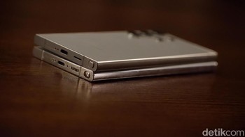 Chipset itu dipadukan dengan RAM 12GB dan memori internal hingga 1TB. Samsung juga menyertakan vapor chamber yang ukurannya 1,9 kali lebih besar sehingga membuat pengalaman gaming jadi lebih maksimal dan tetap adem. Foto: Adi Fida Rahman/detikINET