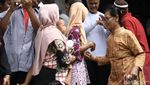 Ganjar Kunjungi Peternak Ayam di Magetan