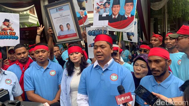 Ikatan Pemuda Pelajar Mahasiswa Laimu (IPPMAL) resmi mendeklarasikan dukungan untuk Prabowo Subianto dan Gibran Rakabuming di Pilpres 2024 (Mulia/detikcom)