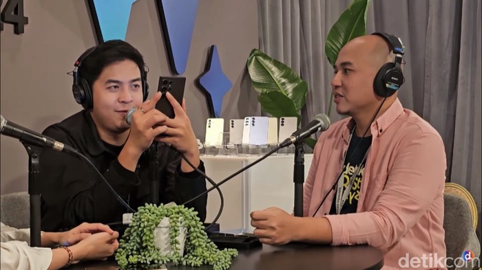 YouTuber kondang Jerome Polin, terpesona dengan Galaxy S24 Ultra. Pasalnya banyak peningkatan yang diberikan Samsung ke gawai barunya ini, termasuk kehadiran kecerdasan buatan (AI).