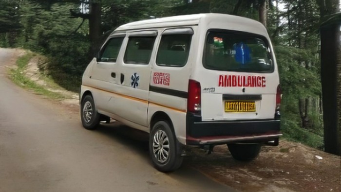 Kakek di India hidup lagi setelah ambulans tabrak jalanan berlubang.