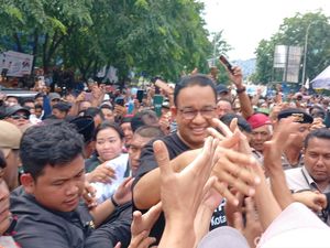 Kampanye di Batam, Anies Pakai Kaus Batam 40+ Kota Maju-Diteriaki Presiden