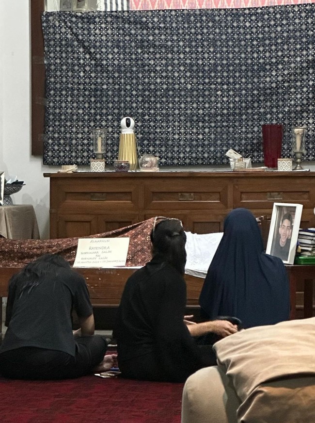 Diketahui belum lama ini Kaneishia baru saja ditinggal oleh kekasihnya yang bernama Rayendra Nareswara untuk selamanya. Sang kekasih meninggal di usia yang masih sangat muda, yaitu 21 tahun, karena sakit. Foto: Instagram/@kaneishiayusuf05