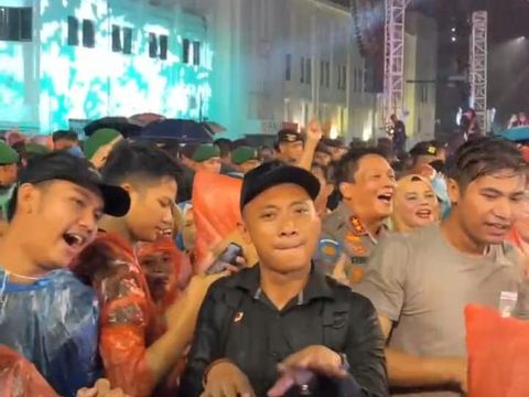 Kadiv Hubinter Polri Irjen Krishna Murti ikut nyanyi bareng warga Yogyakarta(dok.istimewa)