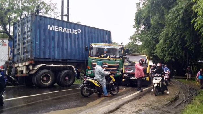 Kecelakaan Maut di Transyogi: Tabrakan Beruntun Picu Pertanyaan Serius tentang Keselamatan Lalu Lintas