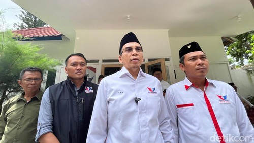 Ketua Harian DPP Partai Perindo Tuan Guru Bajang (TGB) Zainul Majdi saat ditemui di Mataram pada Jumat (19/1/2024).