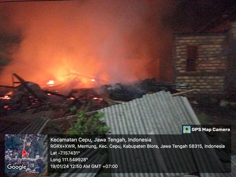 Kondisi kebakaran rumah milik Jaswadi warga Desa Mernung RT 01 RW 01 Kecamatan Cepu, Kabupaten Blora.