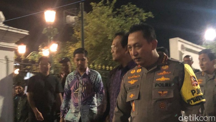 Kapolri Jenderal Pol Listyo Sigit Prabowo dan Gubernur DIY Sri Sultan Hamengku Buwono X saat berada di Benteng Vredeburg Jumat (19/1/2024) malam.