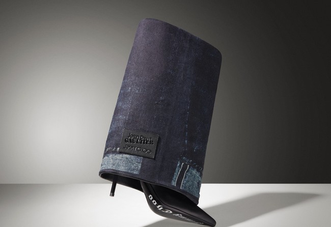 Disebut pula di rilis tersebut, bahwa Kylie telah lama menjadi penggemar Jimmy Choo dan Jean Paul Gaultier. Kerap ia mengenakan beberapa kreasi mereka saat manggung. Dia telah tampil dalam berbagai penampilan Gaultier yang dibuat sesuai ukuran, sementara Sandra Choi (Direktur Kreatif di Jimmy Choo) telah membuatkan sepatu khusus untuknya selama lebih dari 30 tahun.” (Foto: Dok. Valentin Herfay/Jimmy Choo)