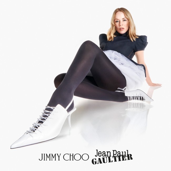 Dipotret oleh fotografer sekaligus sutradara asal Prancis, Valentin Herfay, Kylie memberikan pose seksinya dengan deretan heels hingga boots teranyar tersebut. (Foto: Dok. Valentin Herfay/Jimmy Choo)