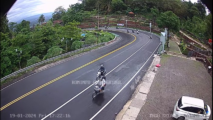 Tangkap layar CCTV Diskominfo Gunungkidul Jumat (19/1/2024) pukul 17.22 WIB menunjukkan arus lalu lintas di Jalan Jogja-Wonosari.
