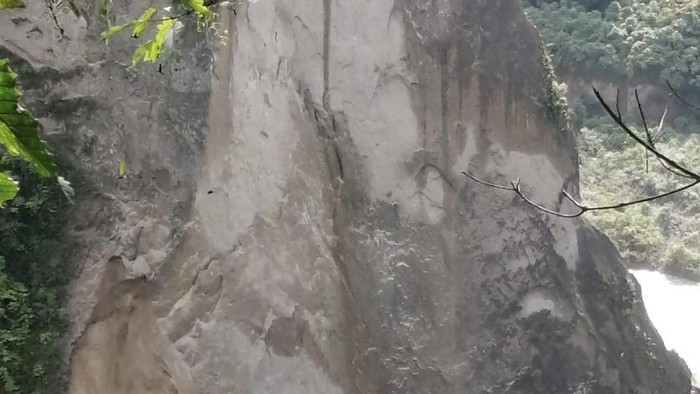 Longsor yang melanda kawasan Nyarai Sianok, Kota Bukitinggi (Dok BPBD Bukitinggi).