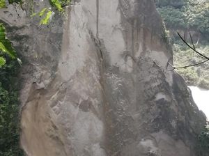 Curah Hujan Tinggi, Tebing di Kawasan Ngarai Sianok Bukittinggi Longsor