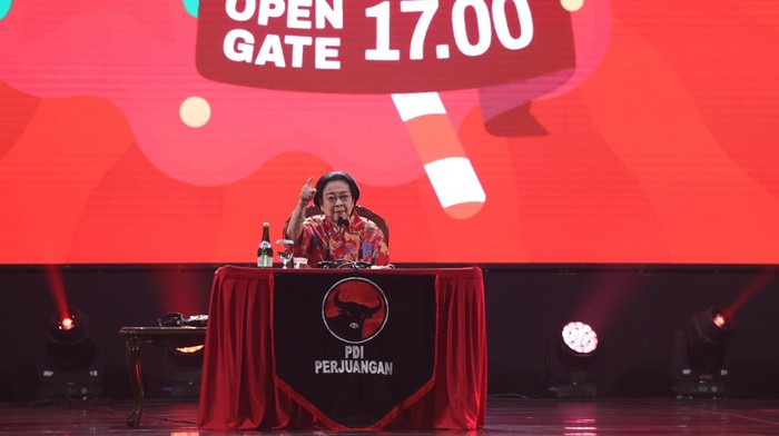 Ketua Umum PDIP Megawati Soekarnoputri mengungkapkan refleksi dalam perayaan Natal yang digelar PDIP dan Relawan Damai Sejahtera for Ganjar-Mahfud (Reds), di JI-Expo Kemayoran, Jakarta, berdasarkan keterangan tertulis, Jumat (18/1/2024).