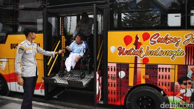 Melihat Semangat Siswa ke Sekolah dengan Bus Ramah Disabilitas