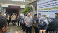 Airlangga Beri Bantuan Beras-BLT Ke Warga Bandung: Bukan Kebutuhan Pemilu