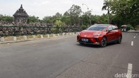 Kota terakhir yang kami sambangi dalam ekspedisi kali ini adalah Yogyakarta. Di kota istimewa ini kami berkunjung ke sanggar tari hingga penampilan wayang kulit. MG 4 EV yang punya efisiensi energi sangat baik, memungkinkan kita untuk pindah dari lokasi wisata ke lokasi wisata lain tanpa perlu khawatir dengan kapasitas baterainya. Foto: Ari Saputra
