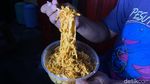 Cuma Rp 10.000, Mie Jebew di Sini Selalu Diantre