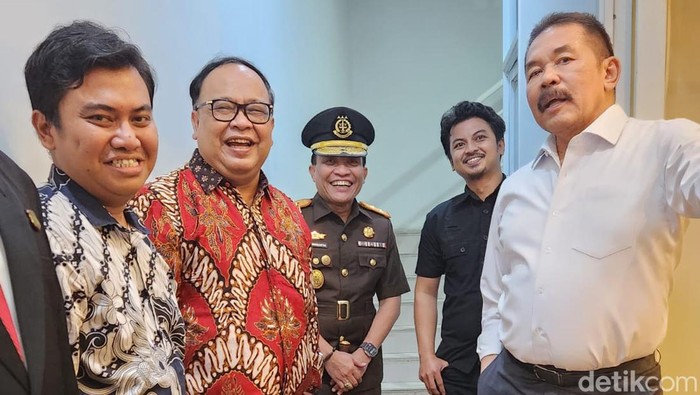 Momen Hangat Jaksa Agung ST Burhanuddin di Kantor detikSulsel