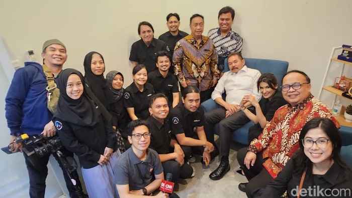 Momen Hangat Jaksa Agung ST Burhanuddin di Kantor detikSulsel Momen Hangat Jaksa Agung ST Burhanuddin di Kantor detikSulsel