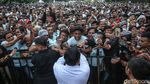Momen Prabowo Sapa Ratusan Ojol di Lapangan Banteng